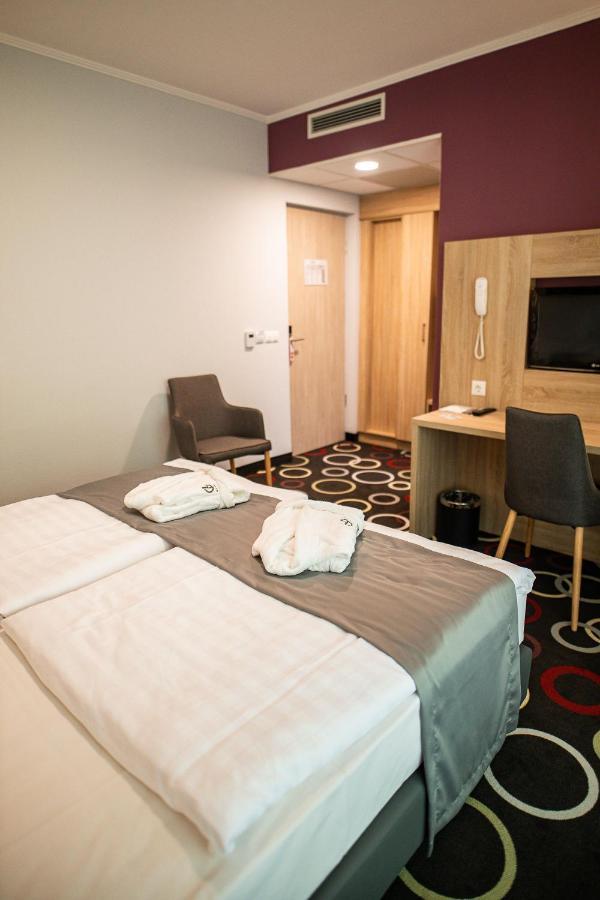 Garden Hotel Wellness Es Konferencia Szolnok Exterior foto