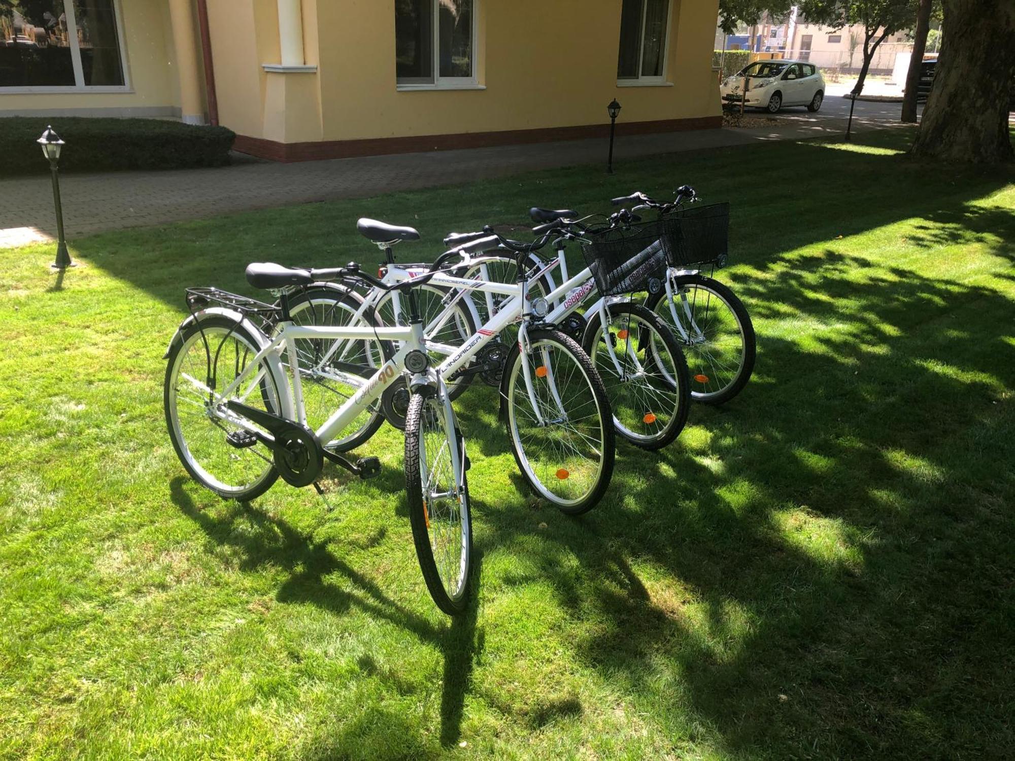 Garden Hotel Wellness Es Konferencia Szolnok Exterior foto