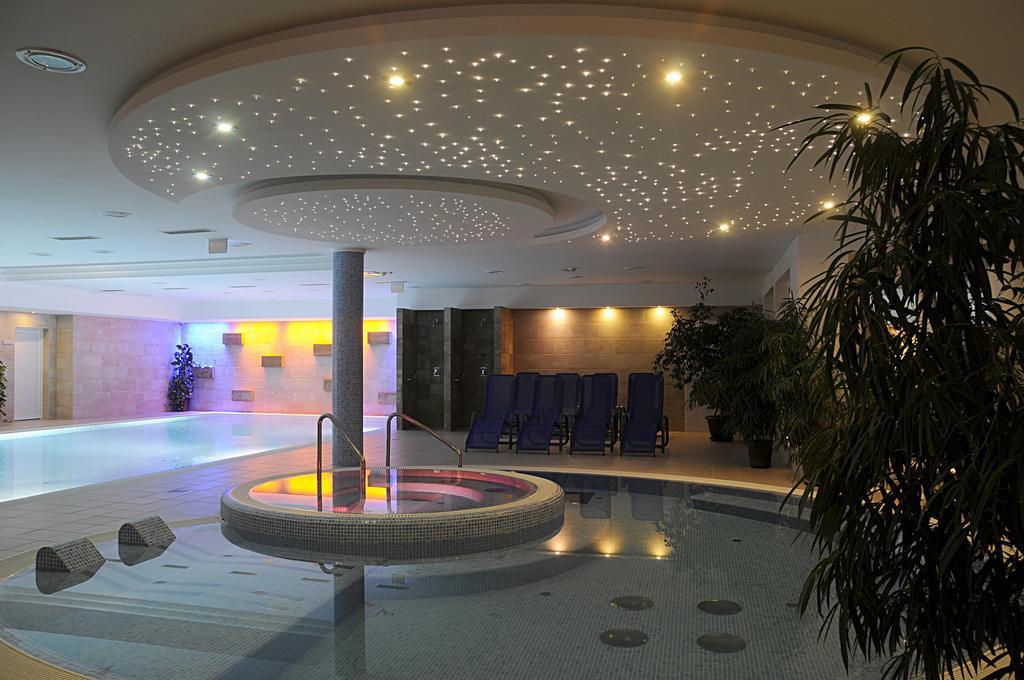 Garden Hotel Wellness Es Konferencia Szolnok Exterior foto