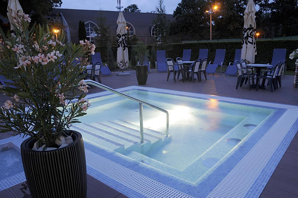 Garden Hotel Wellness Es Konferencia Szolnok Exterior foto