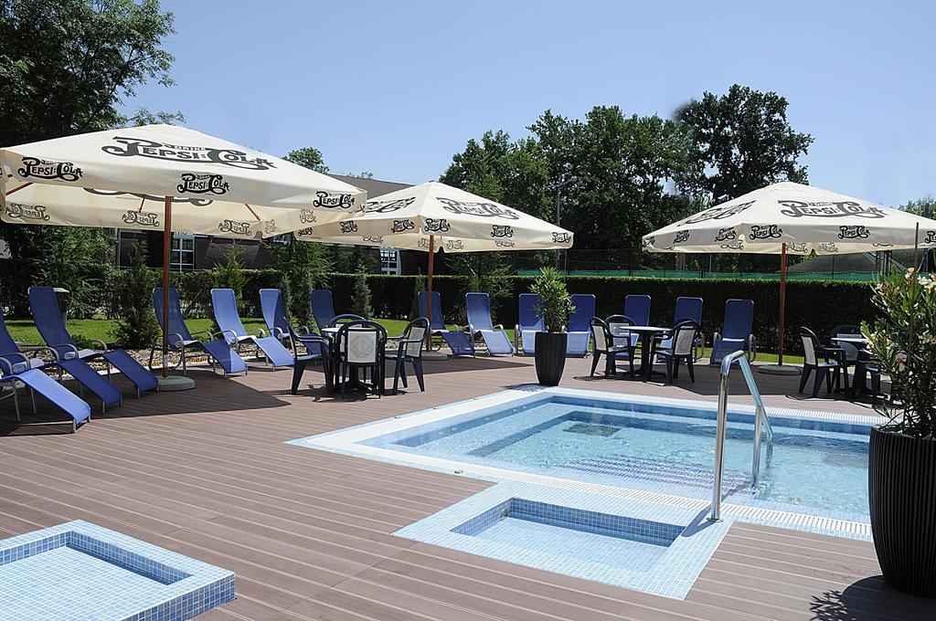 Garden Hotel Wellness Es Konferencia Szolnok Exterior foto