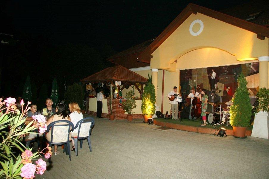 Garden Hotel Wellness Es Konferencia Szolnok Restaurante foto