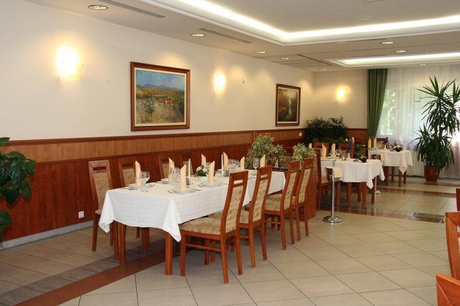 Garden Hotel Wellness Es Konferencia Szolnok Restaurante foto