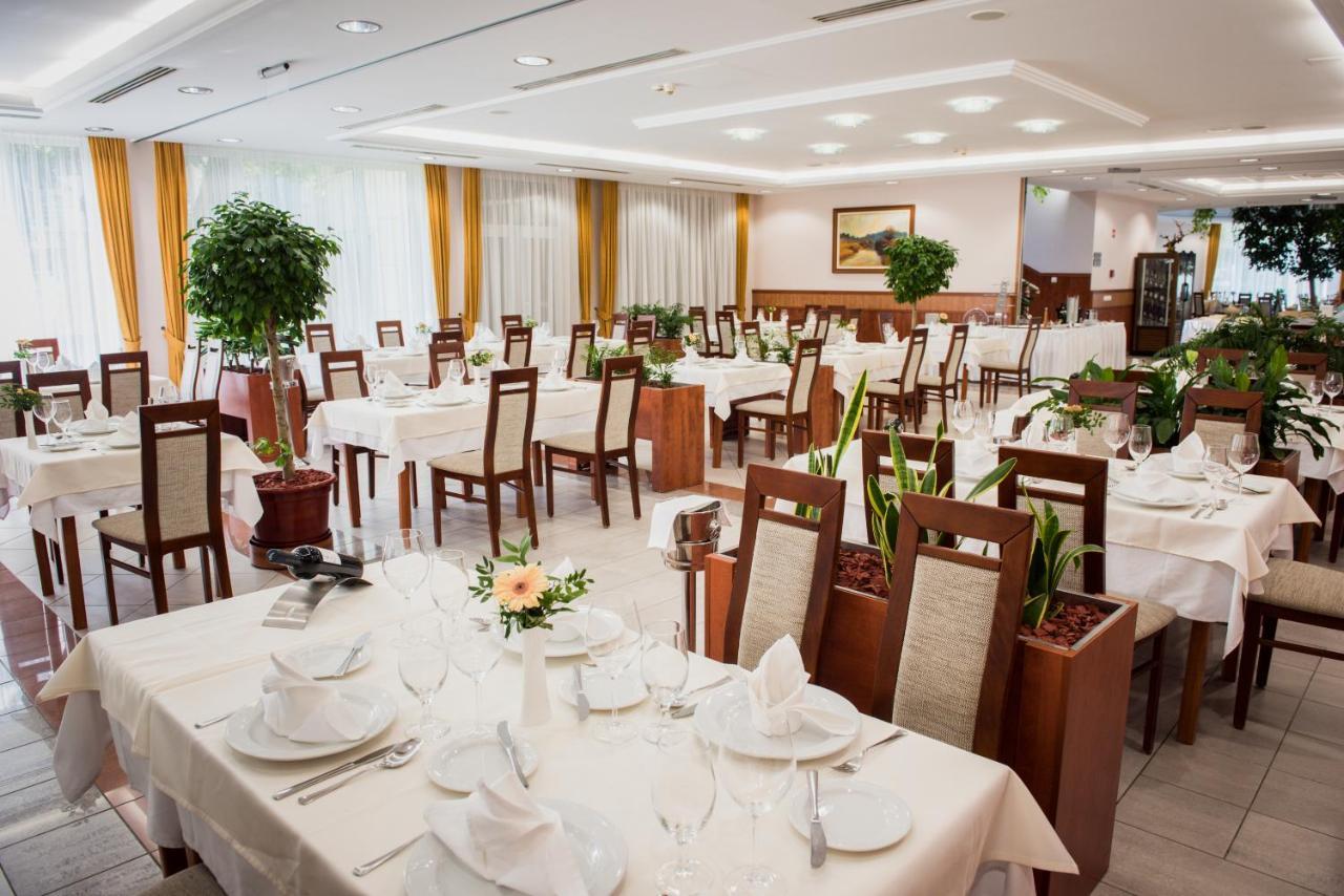Garden Hotel Wellness Es Konferencia Szolnok Exterior foto